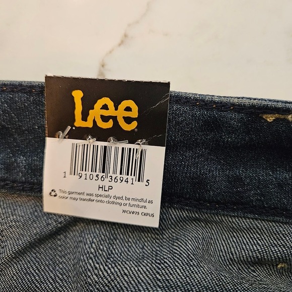 Women's NWT Lee Jeans - Picture 3 of 13